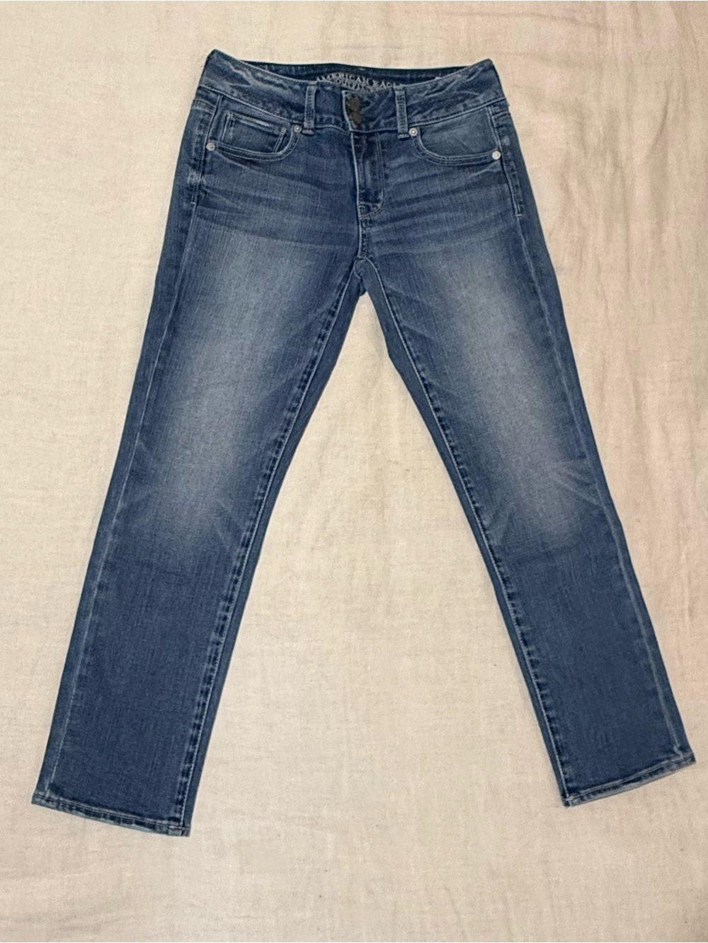 American Eagle Outfitters Women's Faded Blue Straight Crop Jeans